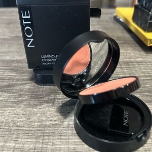 *NEW*Note Compact Blusher w/Brush